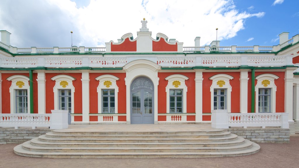 Palácio de Kadriorg mostrando elementos de patrimônio, arquitetura de patrimônio e um castelo