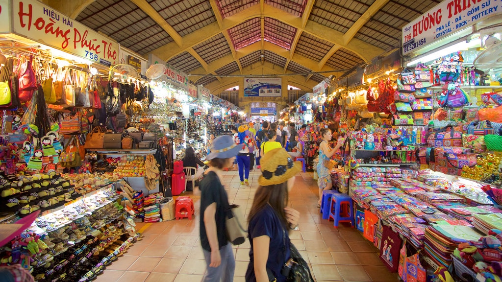 Ben Thanh Market showing markets and shopping