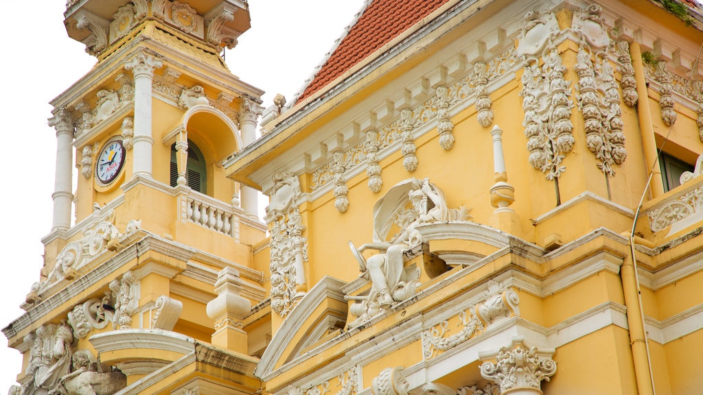 Ayuntamiento de la ciudad de Ho Chi Minh que incluye arquitectura patrimonial