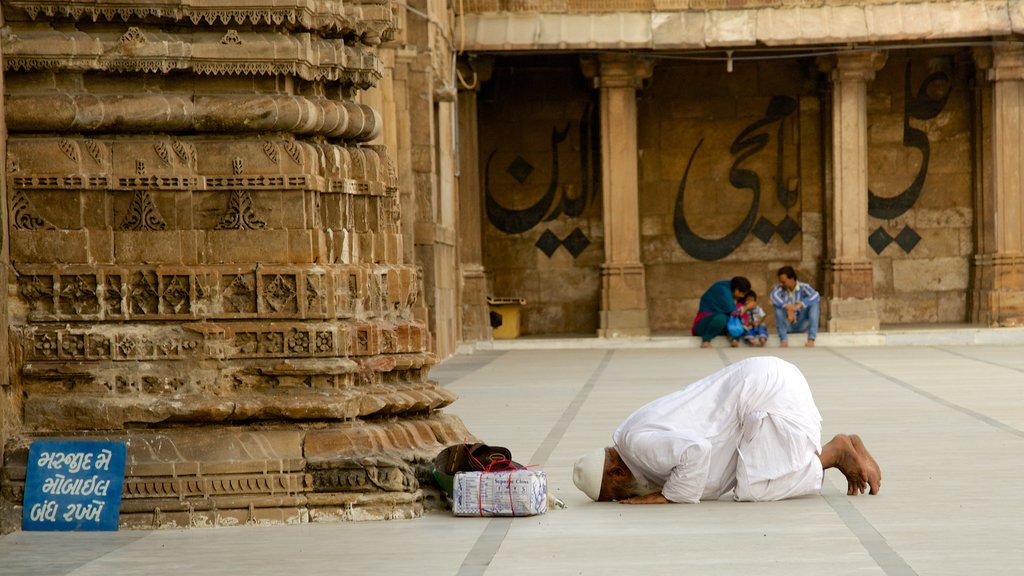 Jama Masjid Mosque featuring a temple or place of worship, heritage elements and heritage architecture