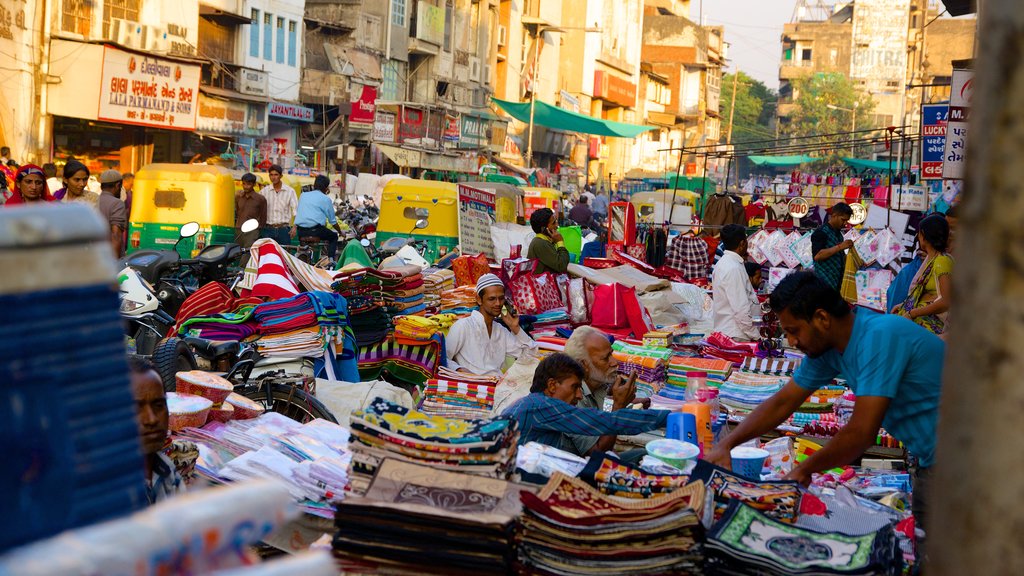 Manek Chowk mettant en vedette ville et marchés