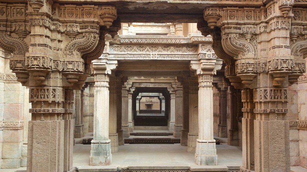 Adalaj Vav ofreciendo un templo o lugar de culto, patrimonio de arquitectura y elementos del patrimonio