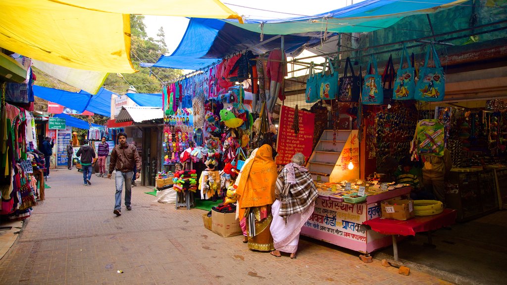 Cachoeiras de Kempty que inclui mercados