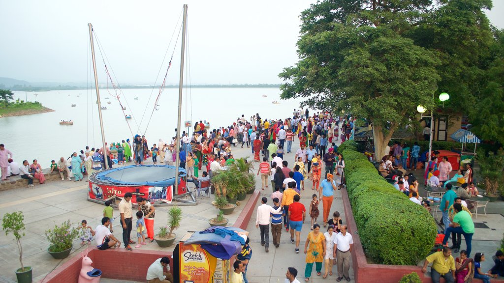 Sukhna Lake showing a lake or waterhole as well as a large group of people