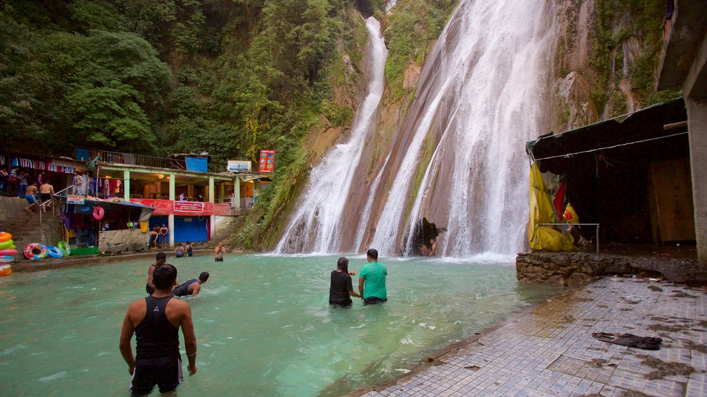 Kempty Falls showing a waterfall, a pond and swimming