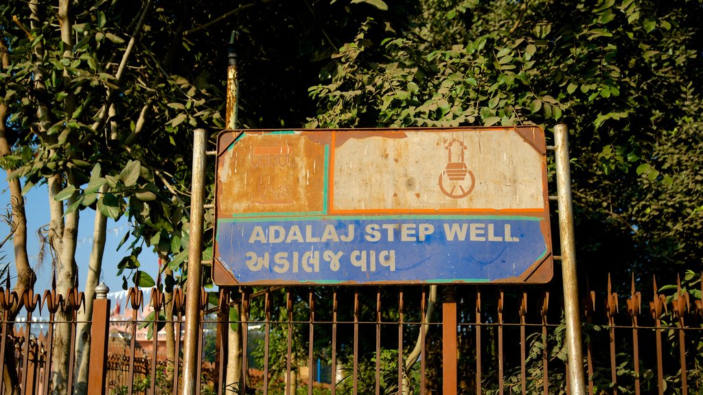 Adalaj Vav mettant en vedette signalisation