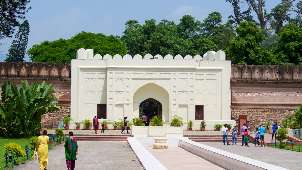 Yadavindra Gardens showing heritage elements and a park