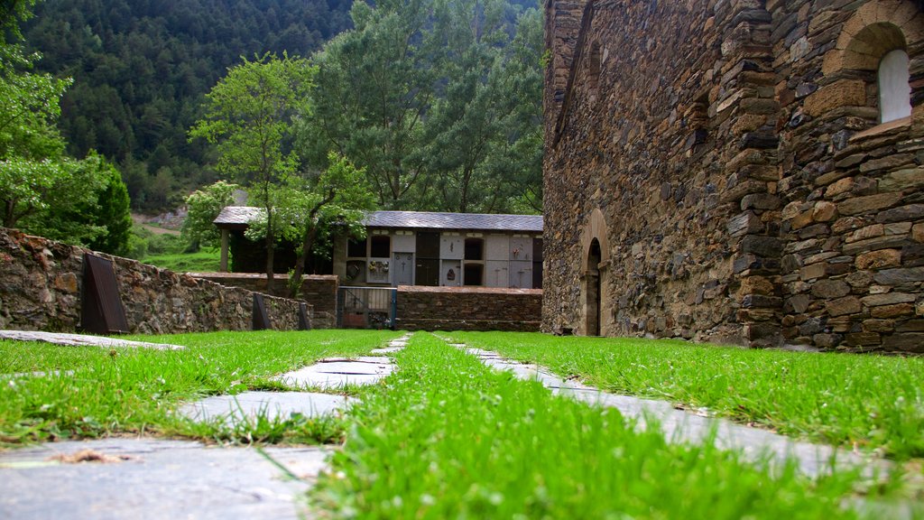 La Cortinada featuring heritage architecture and tranquil scenes