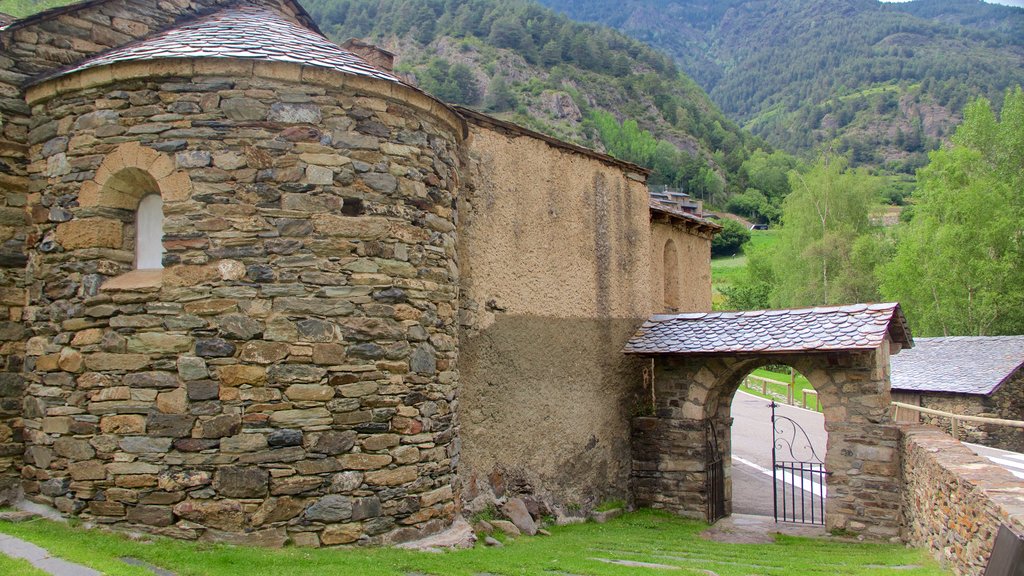 La Cortinada mostrando architettura d\'epoca e paesaggi rilassanti