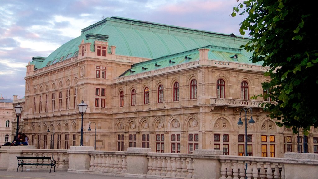 Hofburg Imperial Palace which includes heritage elements, heritage architecture and a castle