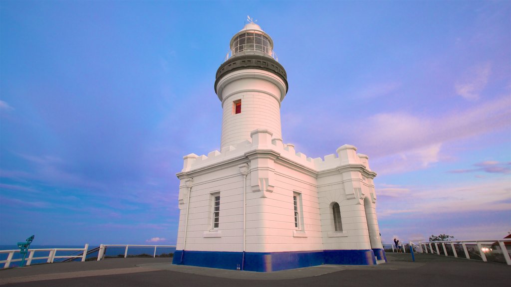 Byron Bay showing a lighthouse