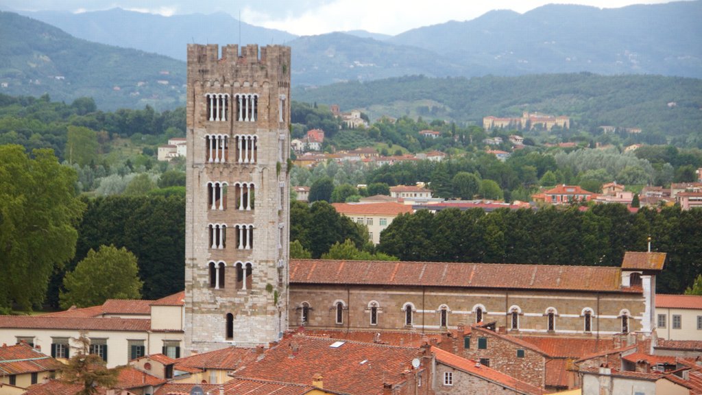 Torre delle Ore ofreciendo patrimonio de arquitectura