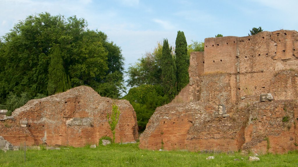 Palatine Hill có tính năng di tích tòa nhà