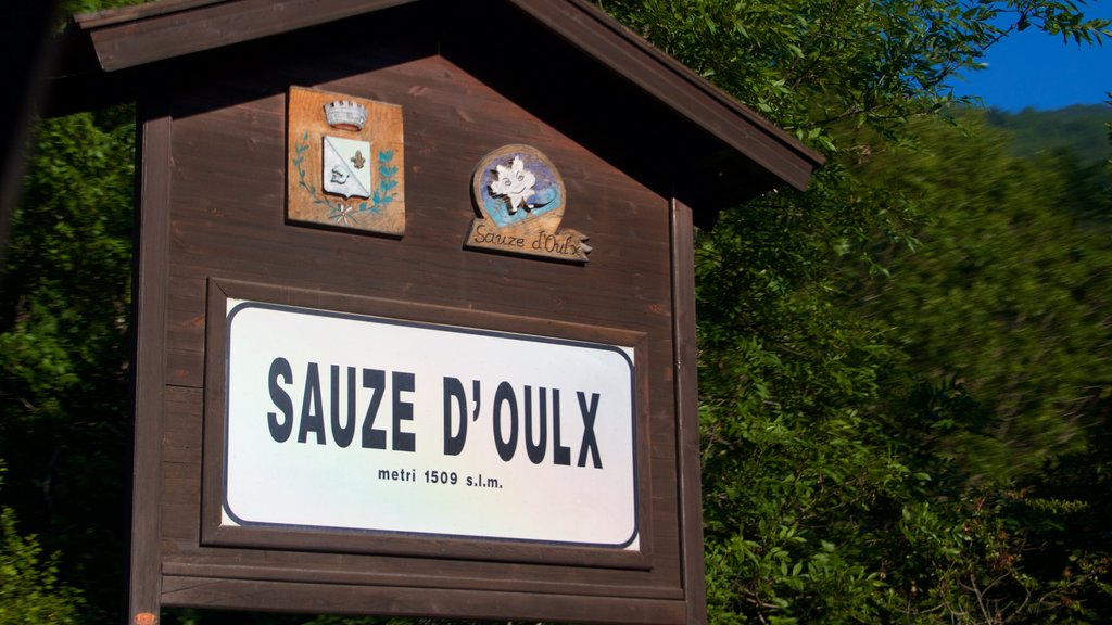 Sauze d\'Oulx showing signage