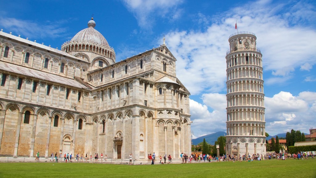 Pisa fasiliteter samt kulturarv, kirke eller katedral og historisk arkitektur