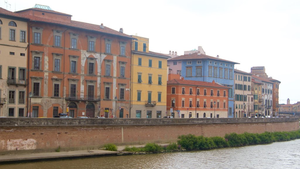 Arno River que incluye un río o arroyo y una puesta de sol