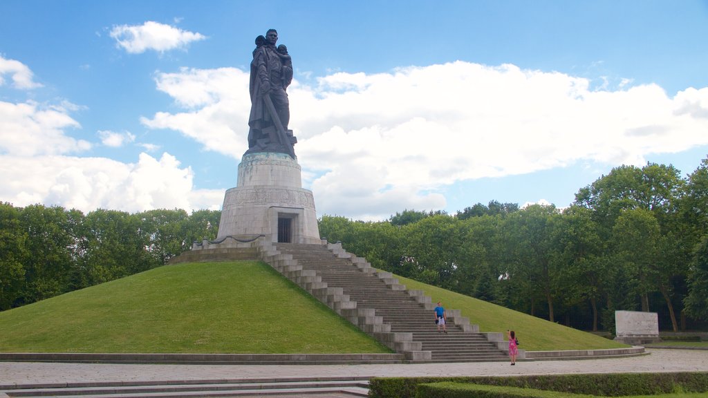 Berlijn toont een plein, een monument en een standbeeld of beeldhouwwerk