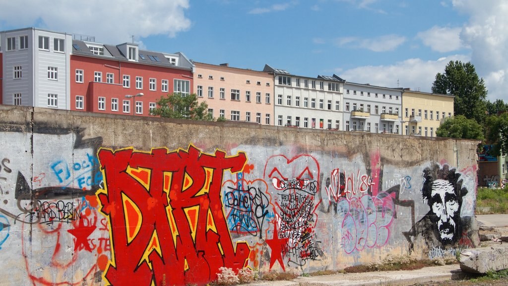 Treptow caracterizando arte, arquitetura de patrimônio e arte ao ar livre