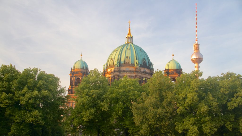 Museumsinsel welches beinhaltet Geschichtliches und historische Architektur