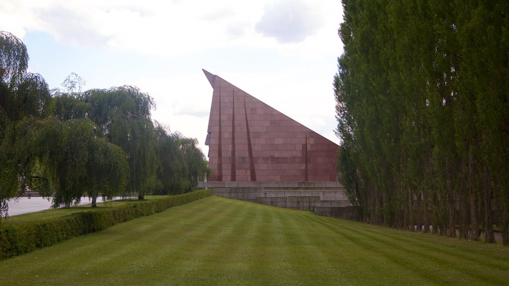 Berlin showing a park