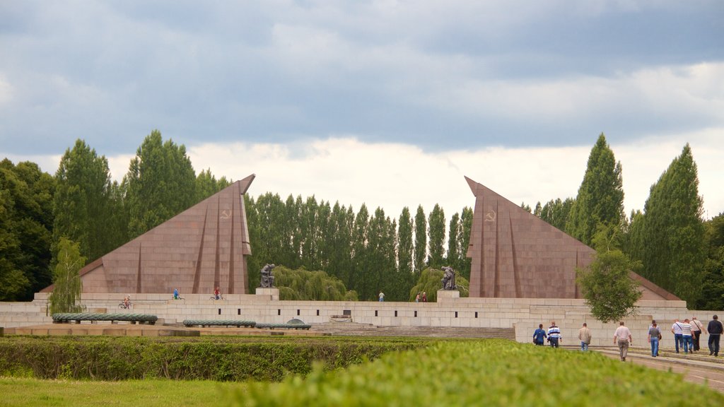 Berlin showing a park