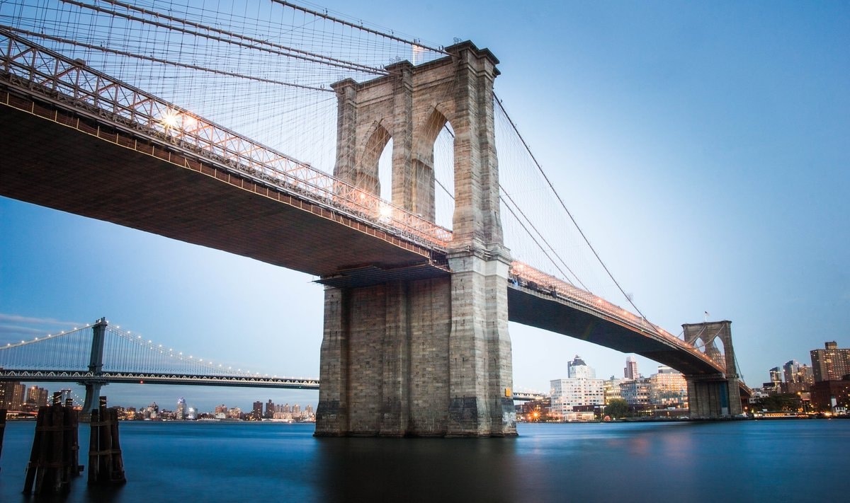 Walk the Brooklyn Bridge: Your Guide to an Essential New York Experience