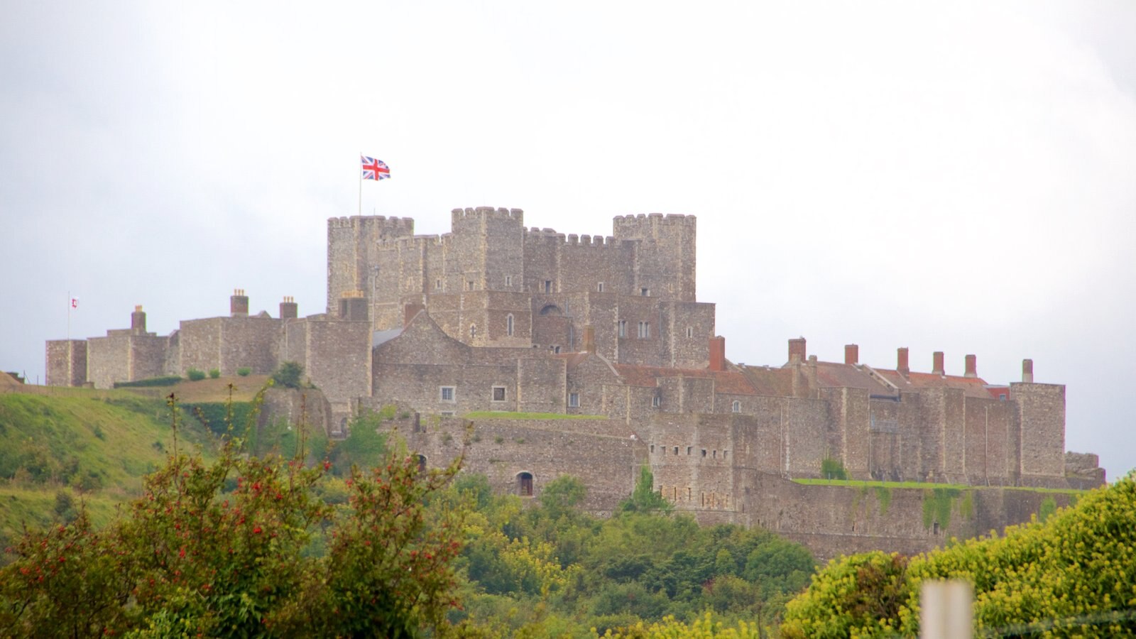 Kent showing a castle, heritage elements and heritage architecture