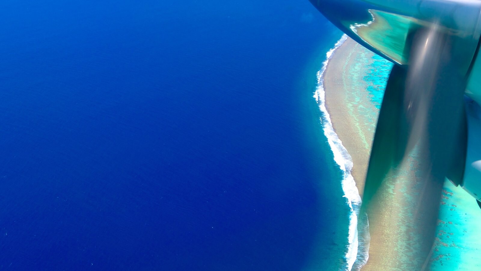 Aitutaki showing general coastal views