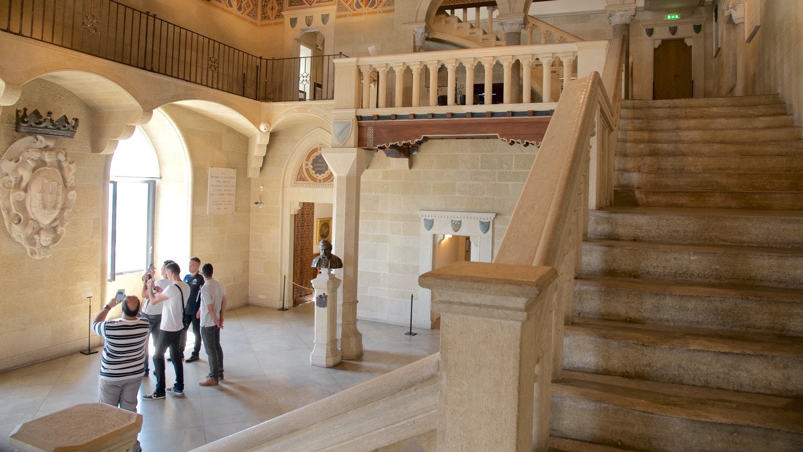 Palazzo Pubblico ซึ่งรวมถึง ปราสาทหรือพระราชวัง, มรดกวัฒนธรรม และ อาคารบริหาร