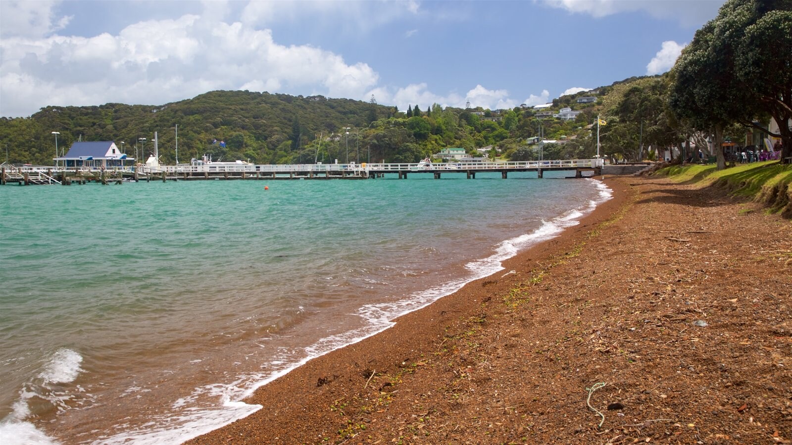 Russell que incluye una bahía o un puerto