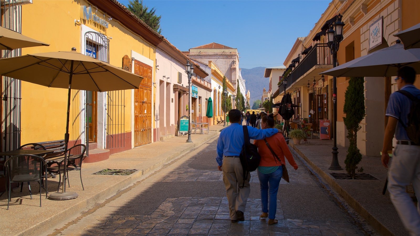 San Cristóbal de las Casas y también una pareja