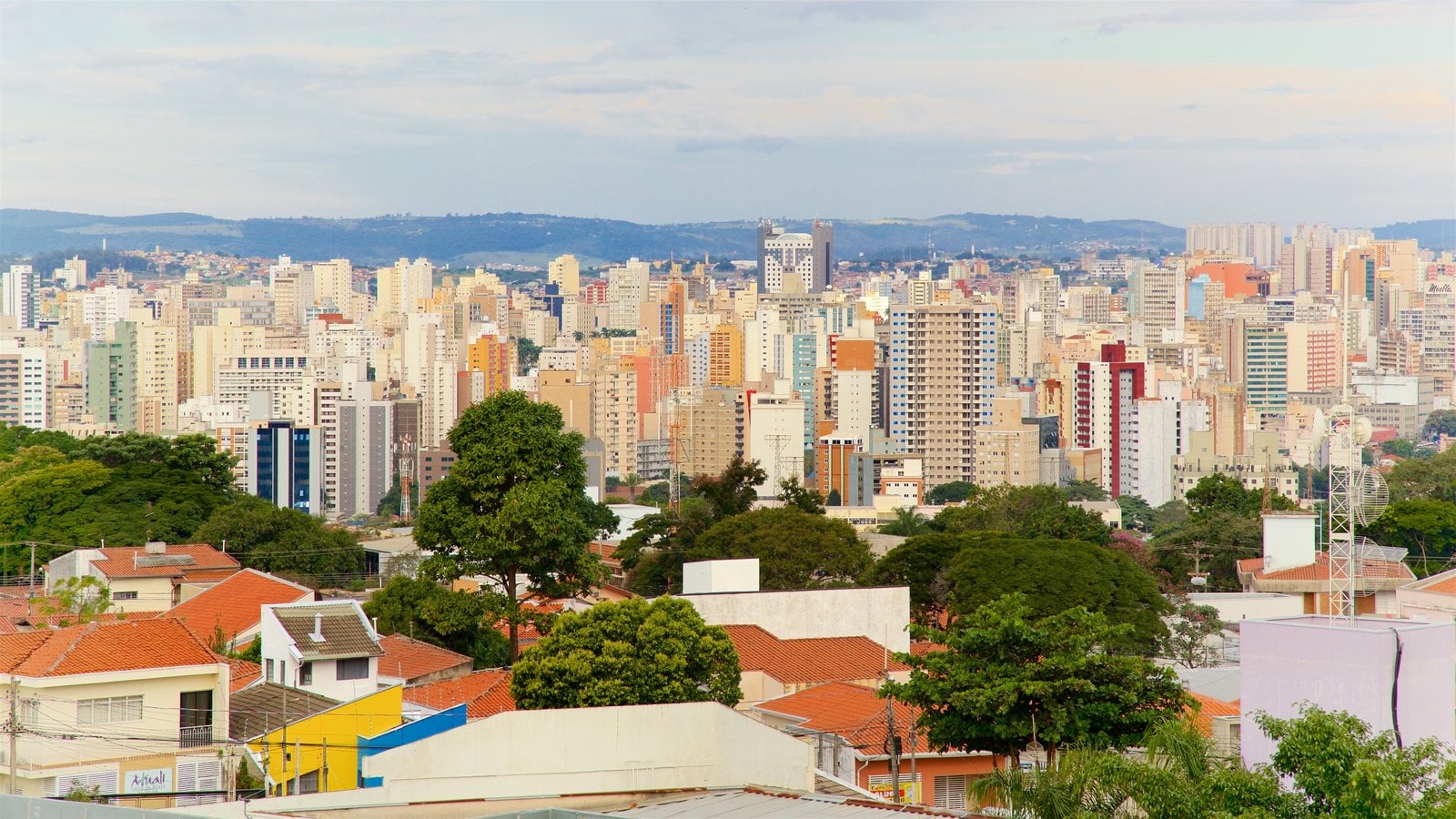 Campinas bevat landschappen en een stad