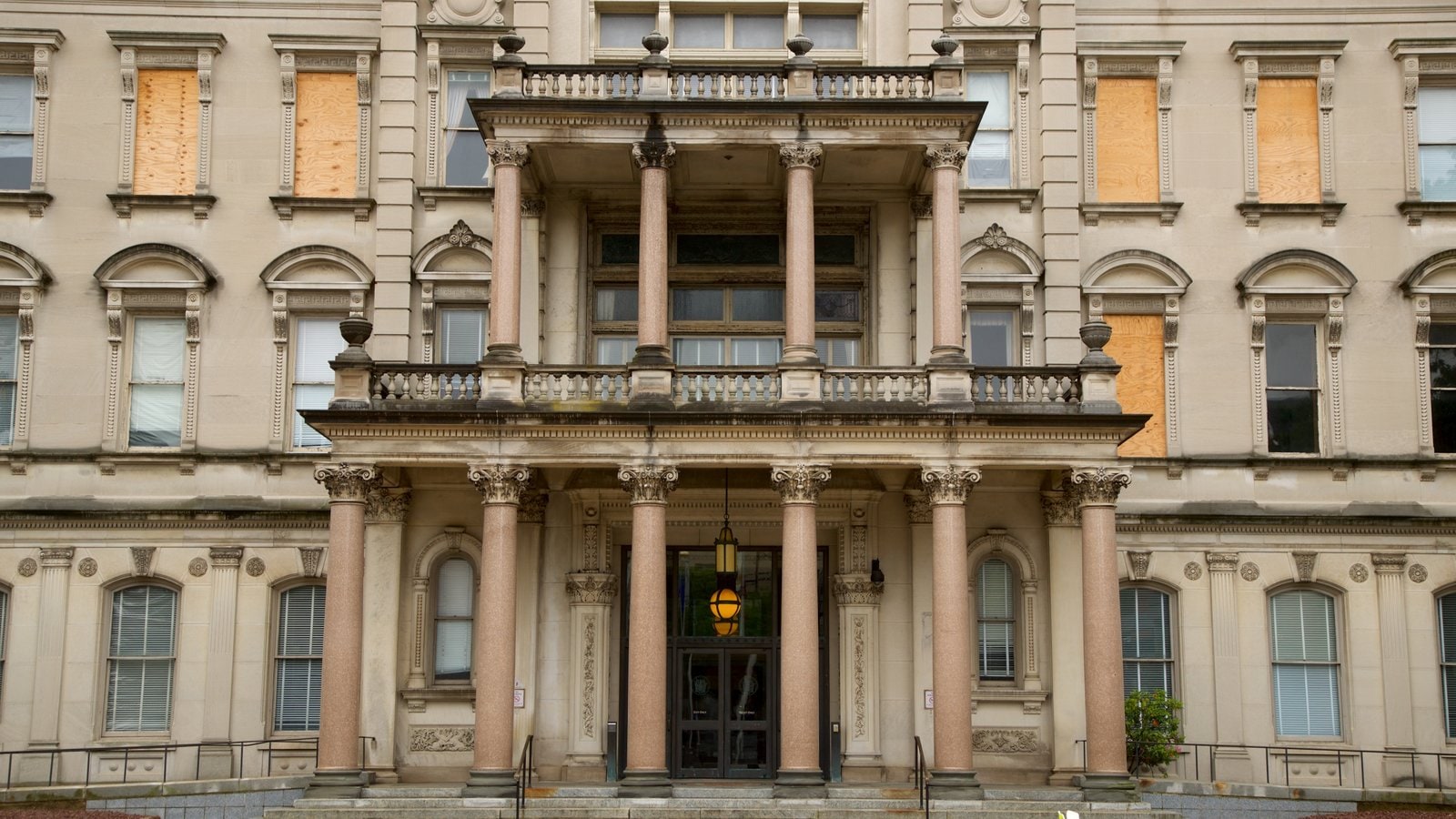 Casa de Gobierno de Nueva Jersey ofreciendo arquitectura patrimonial