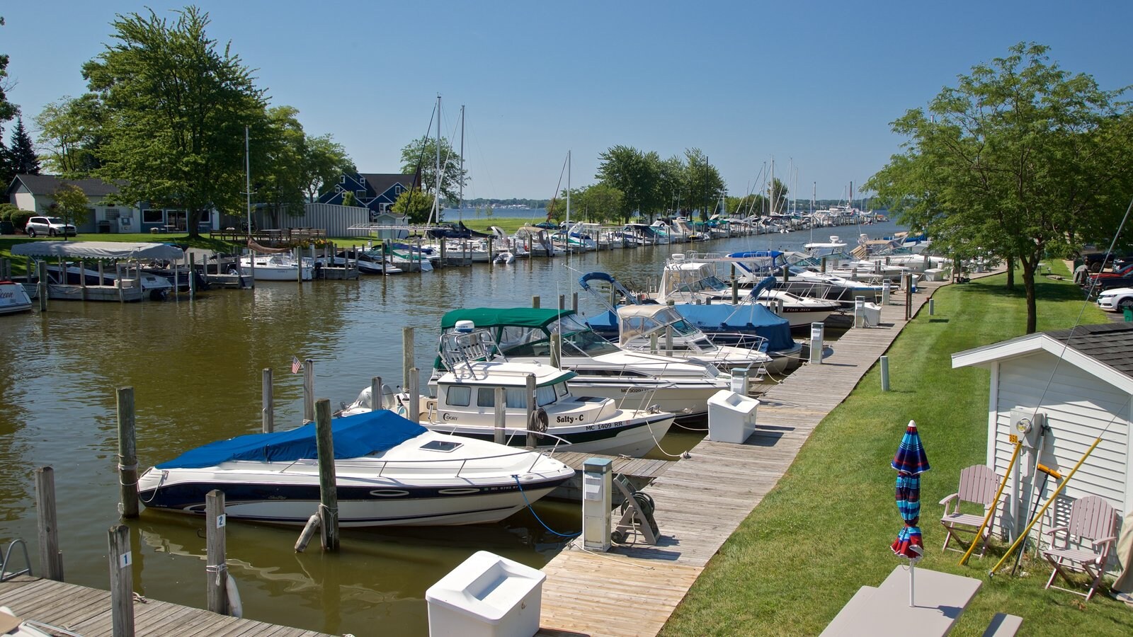 Muskegon ofreciendo una bahía o un puerto