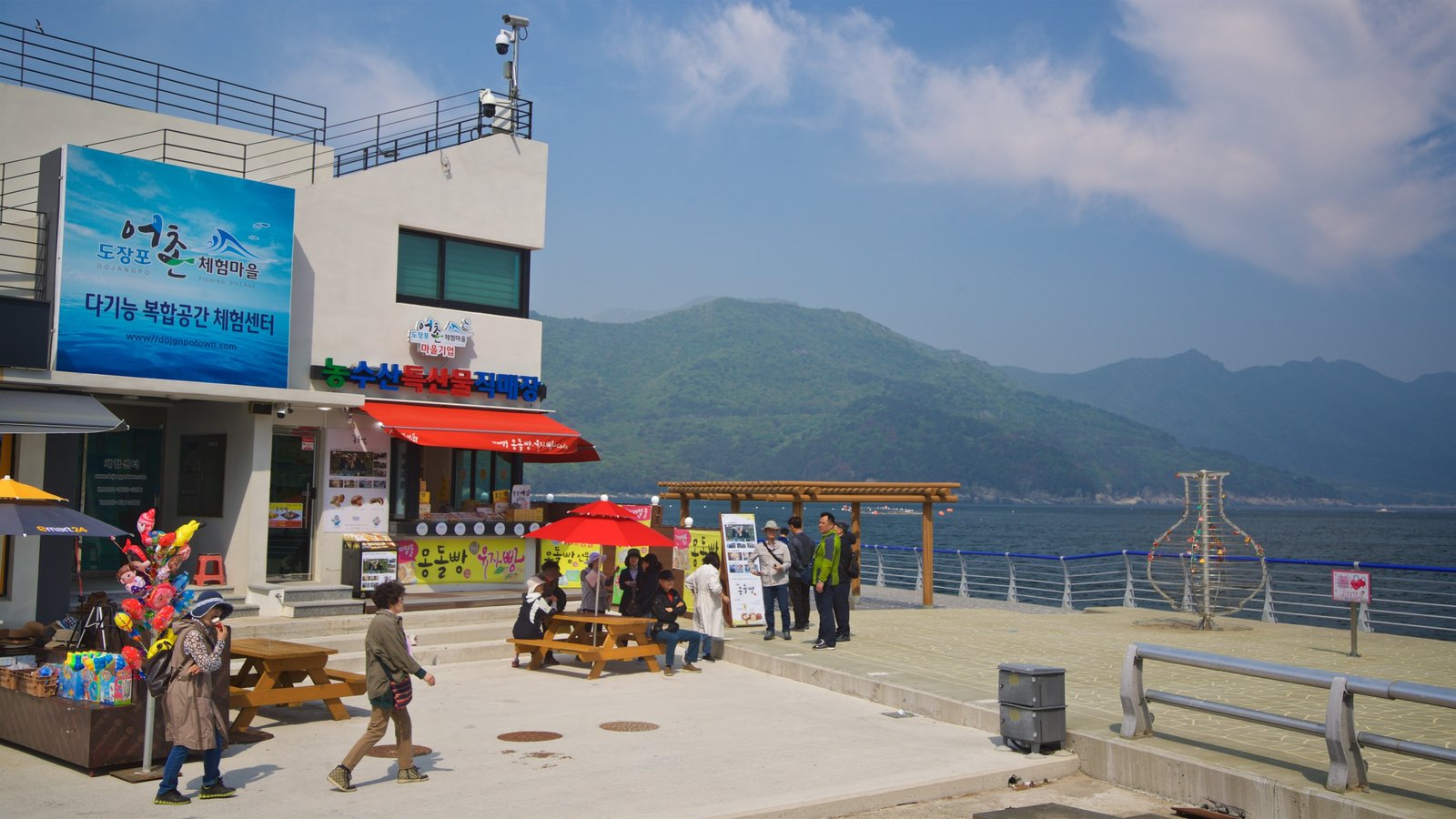Geoje inclusief een baai of haven