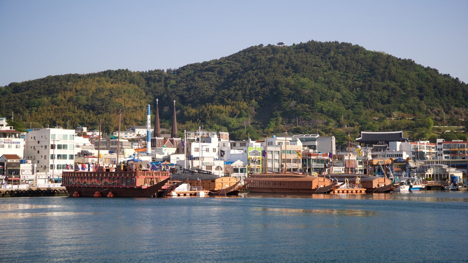 Tongyeong presenterar en hamn eller havsbukt