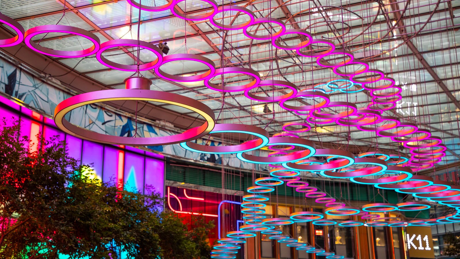 Tsim Sha Tsui featuring interior views