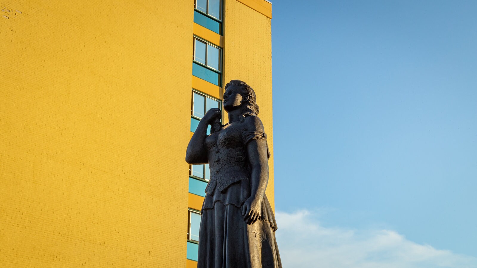 Virginia Beach which includes a statue or sculpture
