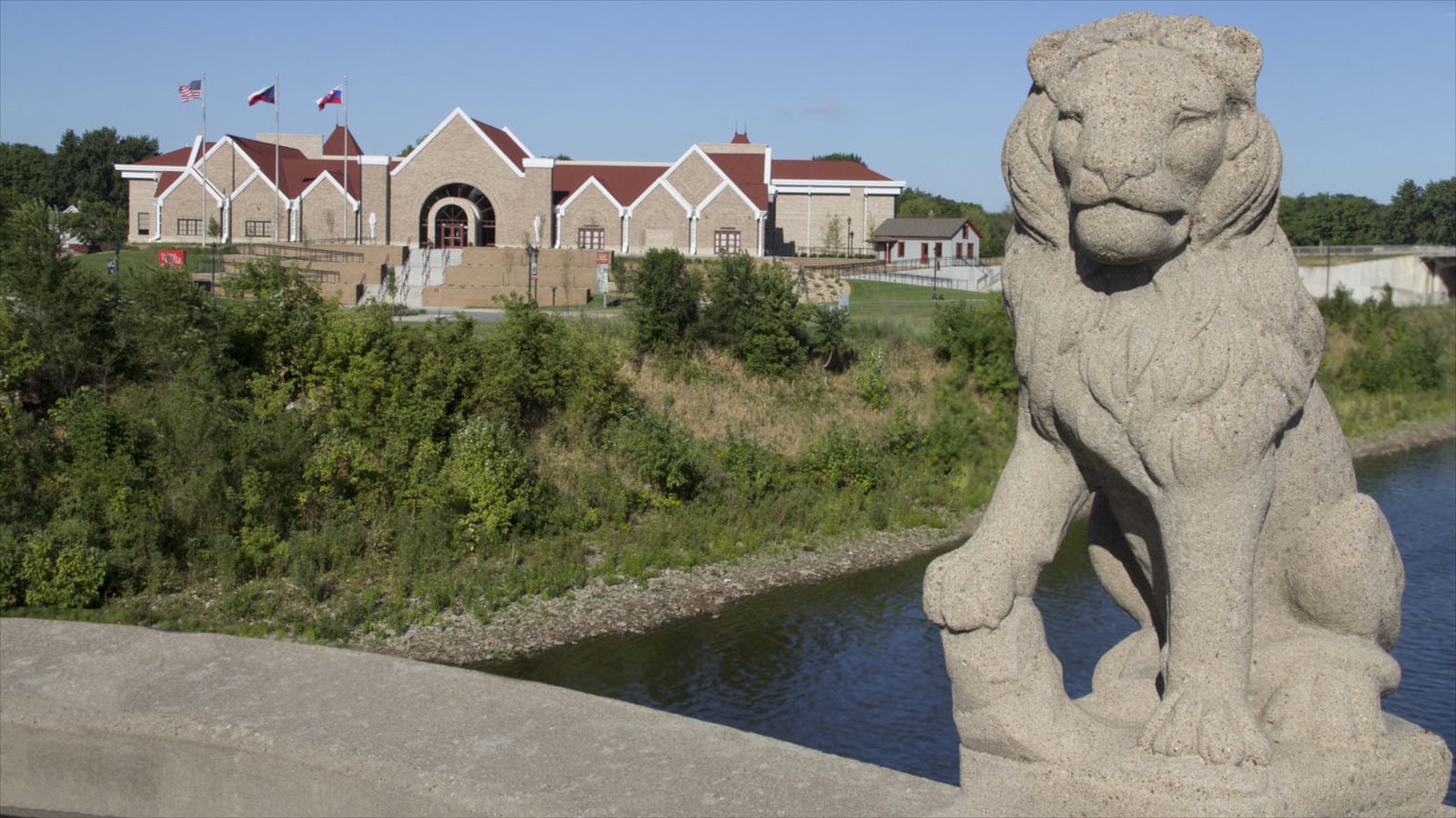 Cedar Rapids which includes a small town or village, a river or creek and a statue or sculpture