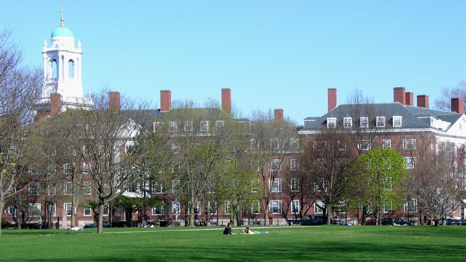 Cambridge mostrando arquitectura patrimonial y un parque