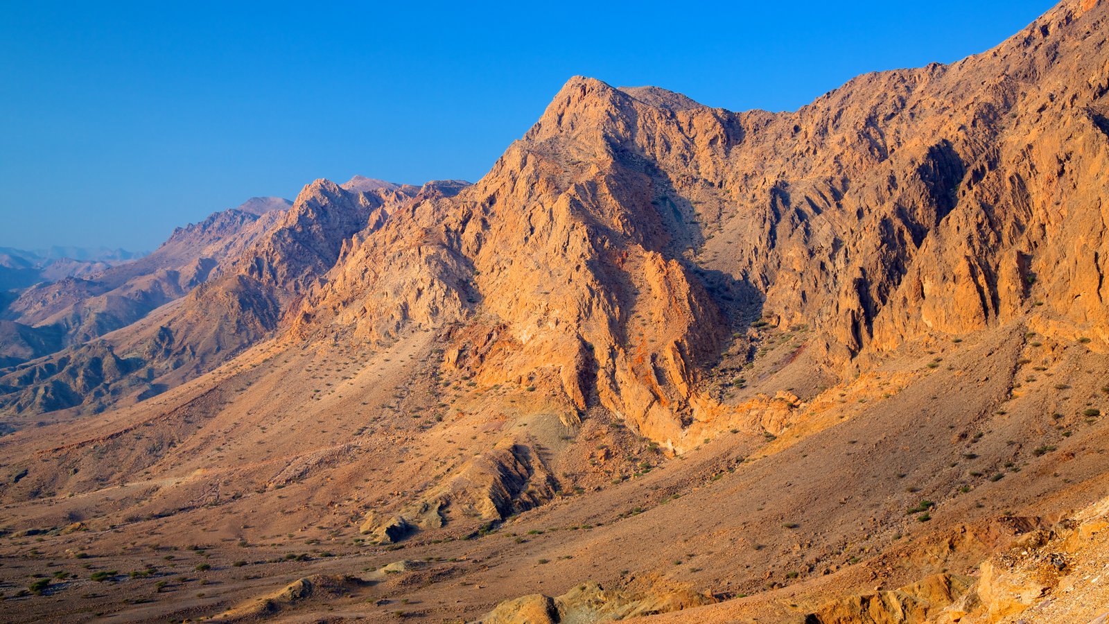 Eastern mountain. Загрос Иран. Горы Загрос в Иране. Гора мадруб Оман. Долина Загроса.