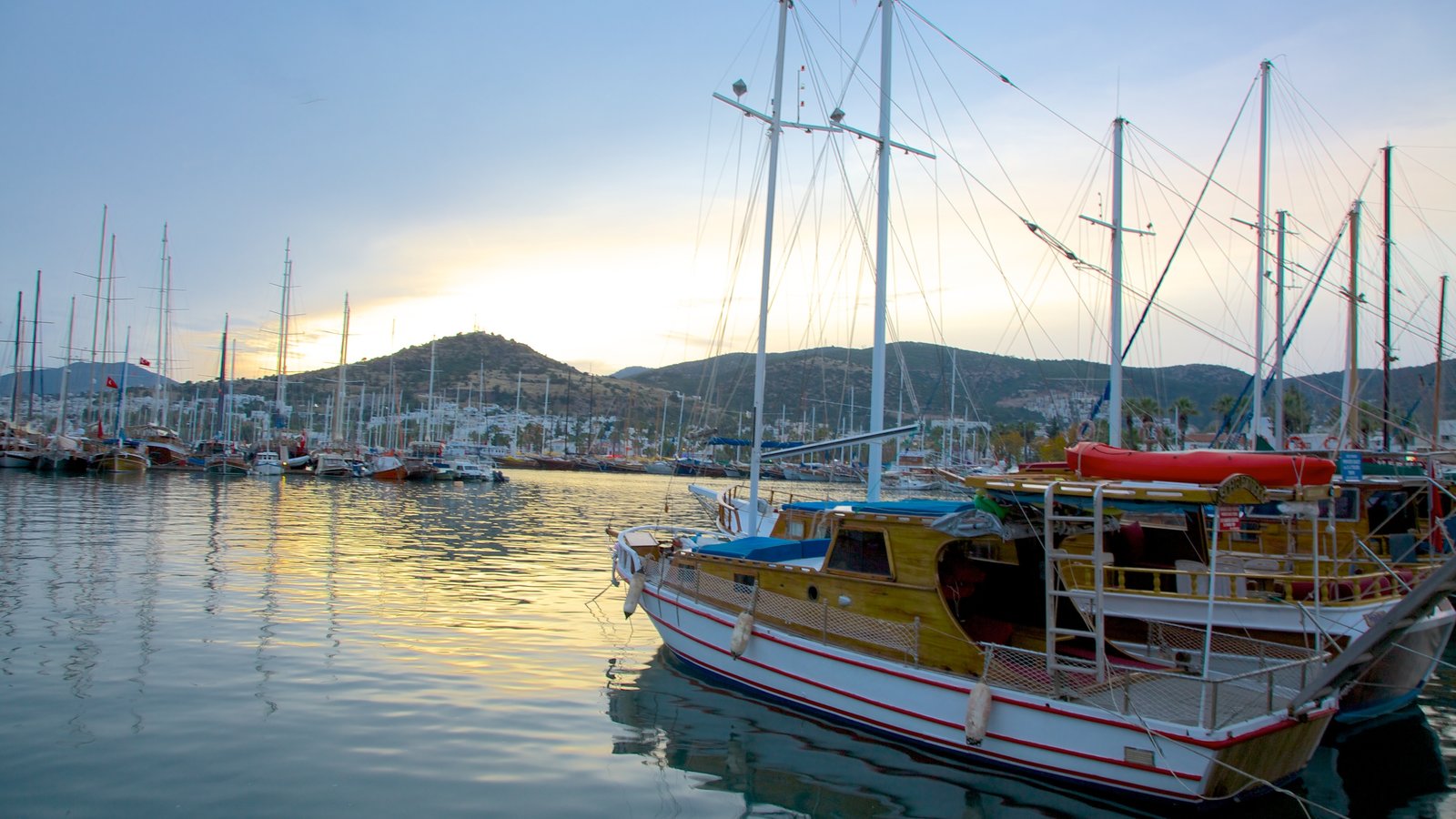 Bodrum showing a sunset and a bay or harbour