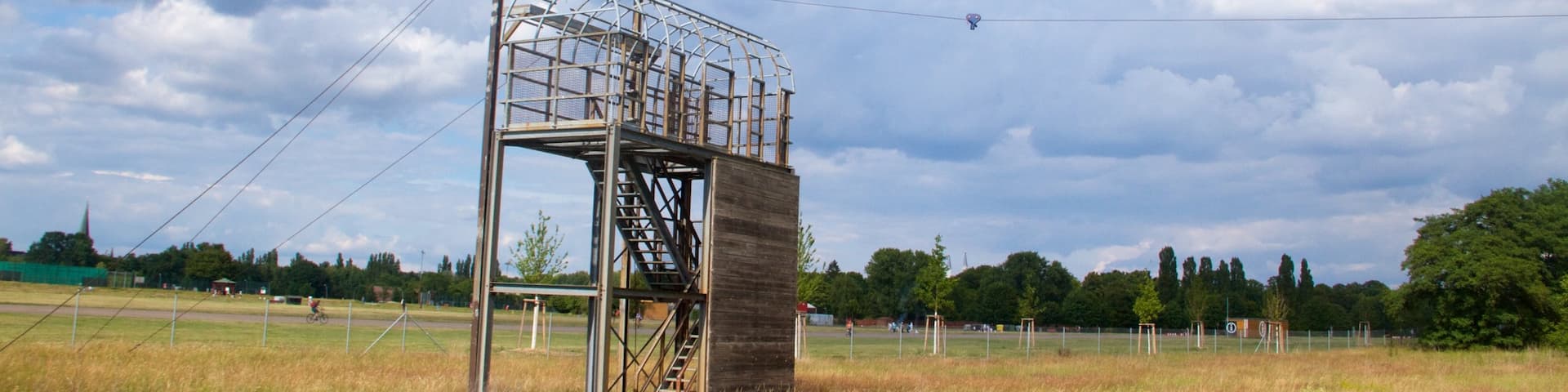 Tempelhof Park which includes tranquil scenes