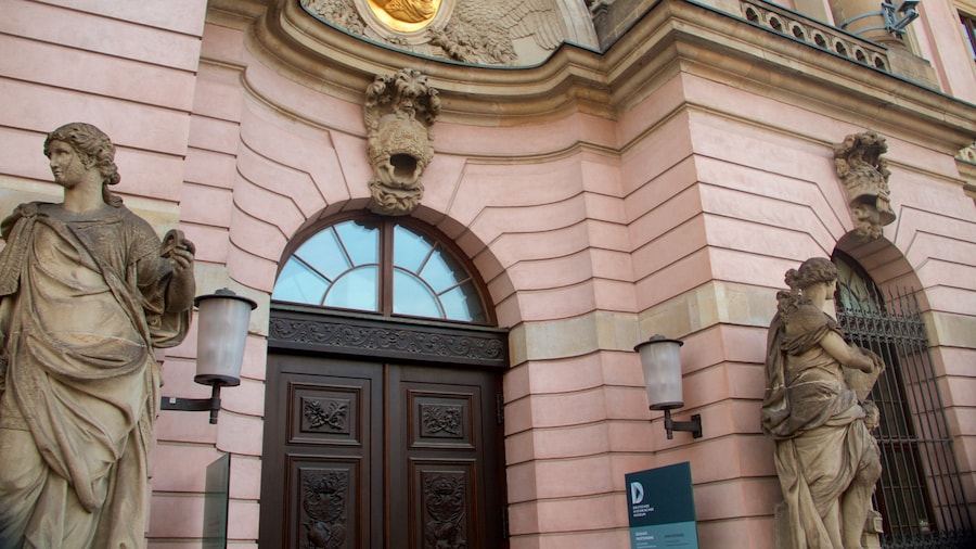 Deutsches Historisches Museum caratteristiche di statua o scultura