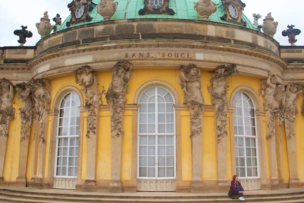 Schloss Sanssouci welches beinhaltet Geschichtliches, Burg und historische Architektur