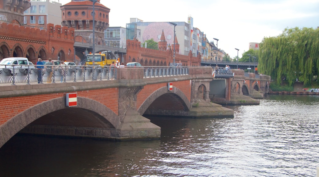 Oberbaumbrücke inclusief een brug