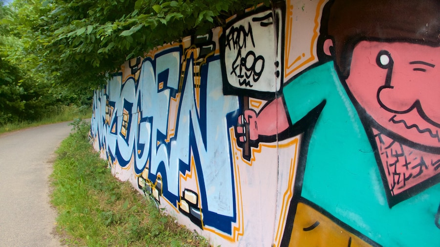 Park Babelsberg showing outdoor art and art