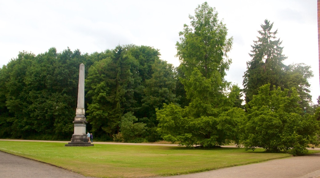 New Garden welches beinhaltet Monument und Park