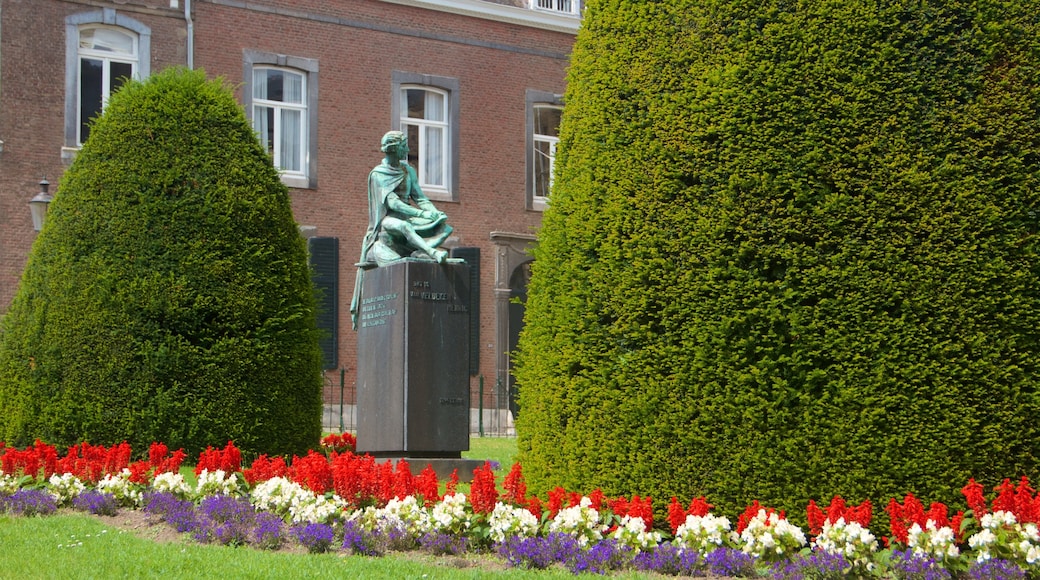 Limburg joka esittää kukat, patsas tai veistos ja puutarha