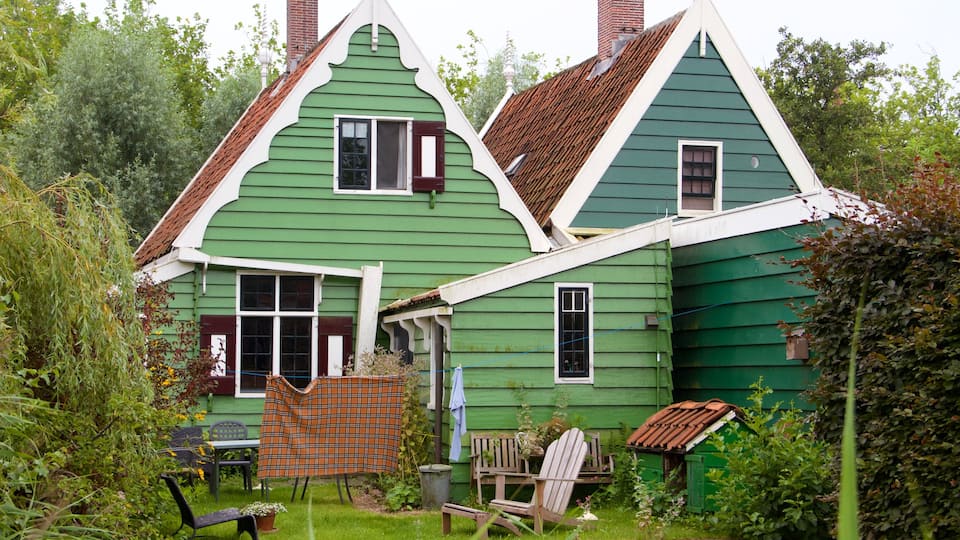 Zaanse Schans showing a house